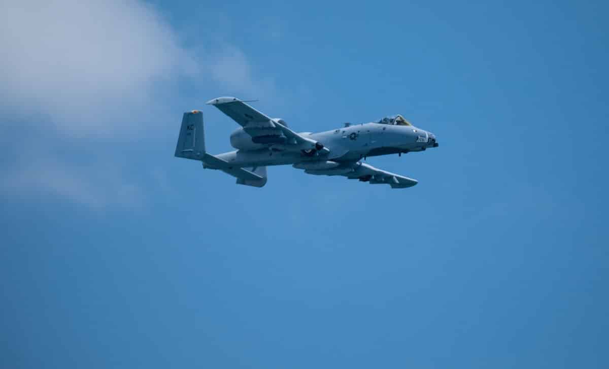 A-10 warthog THUNDERBOLT II
